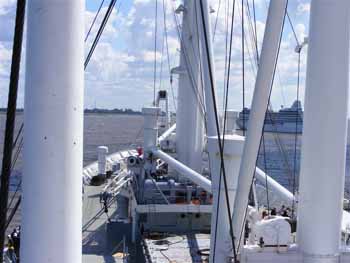 Cap San Diego auf der Elbe