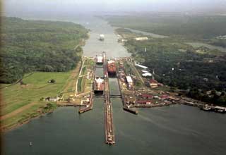 Gatun Locks-01