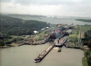 Gatun Locks-02