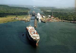 Gatun Locks-05