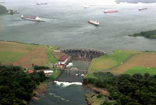 Gatun Locks-07