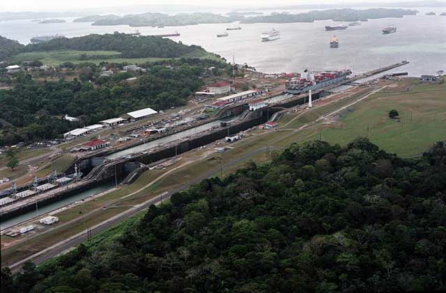 Gatun Locks-03