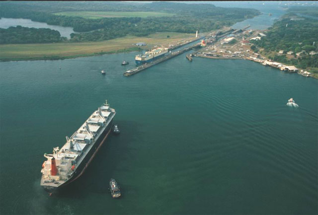 Gatun Locks-06