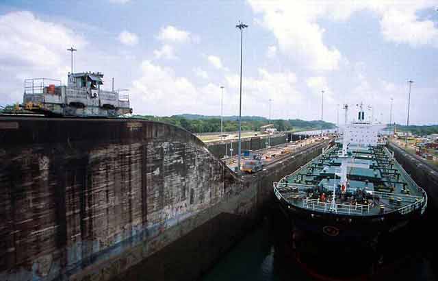 Gatun Locks-14