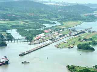 Miraflores Locks-03