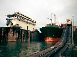 Miraflores Locks-16