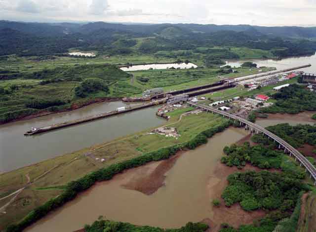 Miraflores Locks 1