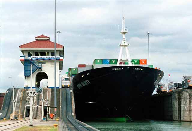 Miraflores Locks 2