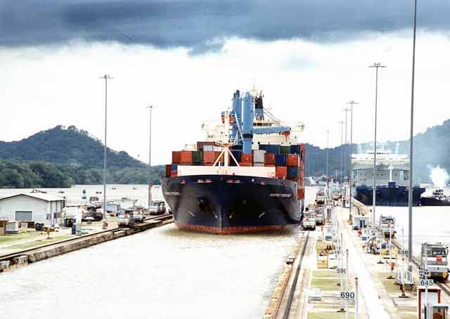 Miraflores Locks-11