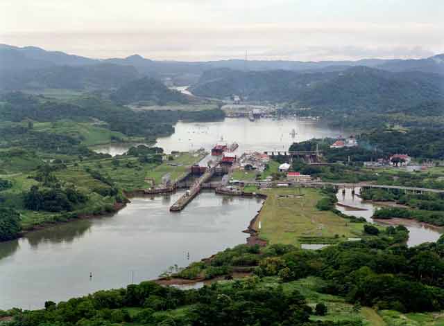 Miraflores Locks-14