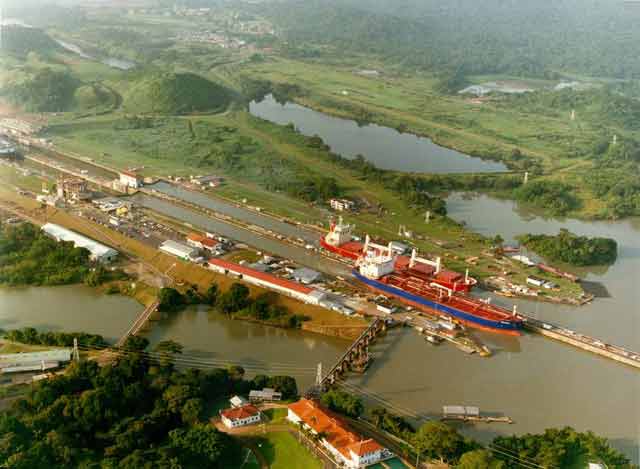 Miraflores Locks-25