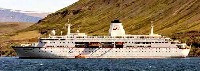 MS Deutschland vor Island